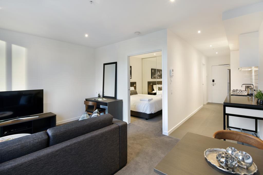 Experience Bella Hotel Apartments Melbourne Room photo